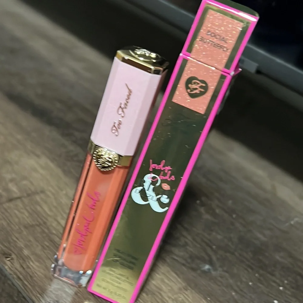 💘🌙HP! Too Faced x Jordan Woods Social Butterfly Dazzling Gloss